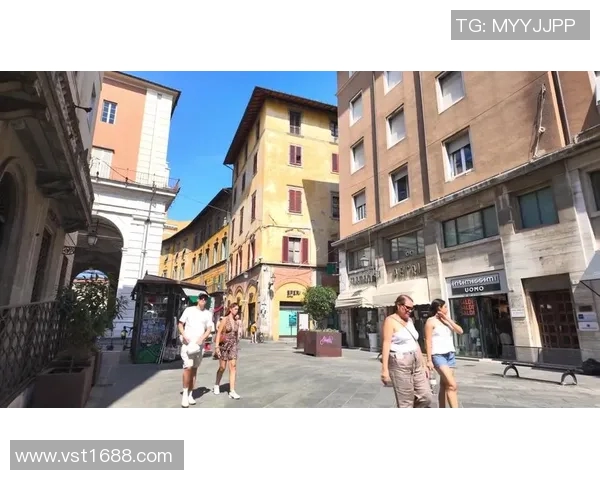 意大利街头漫步的足球明星们与城市风景的完美邂逅 意大利街头漫步的足球明星们与城市风景的完美邂逅