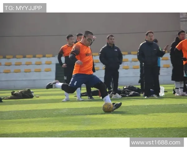 街头采访大爷畅谈足球明星背后的故事与人生智慧 街头采访大爷畅谈足球明星背后的故事与人生智慧